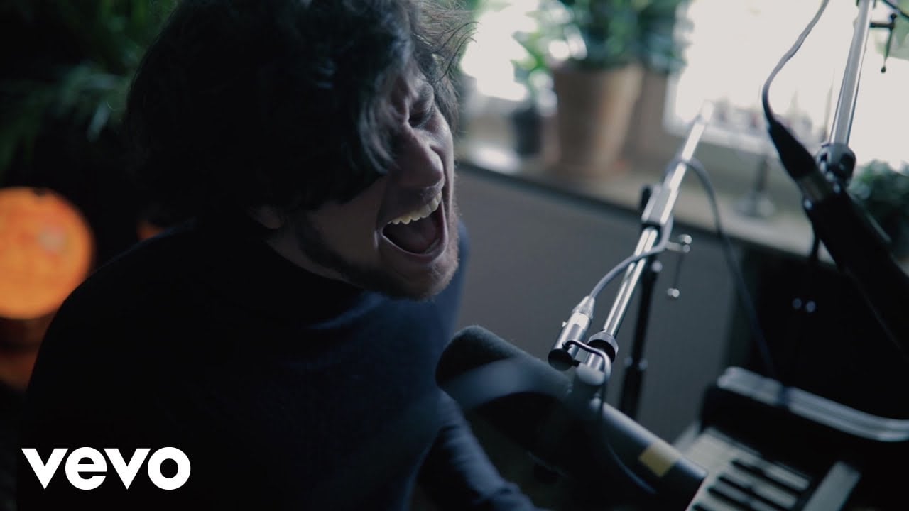 L'aupaire - Whole Wide World (Acoustic)