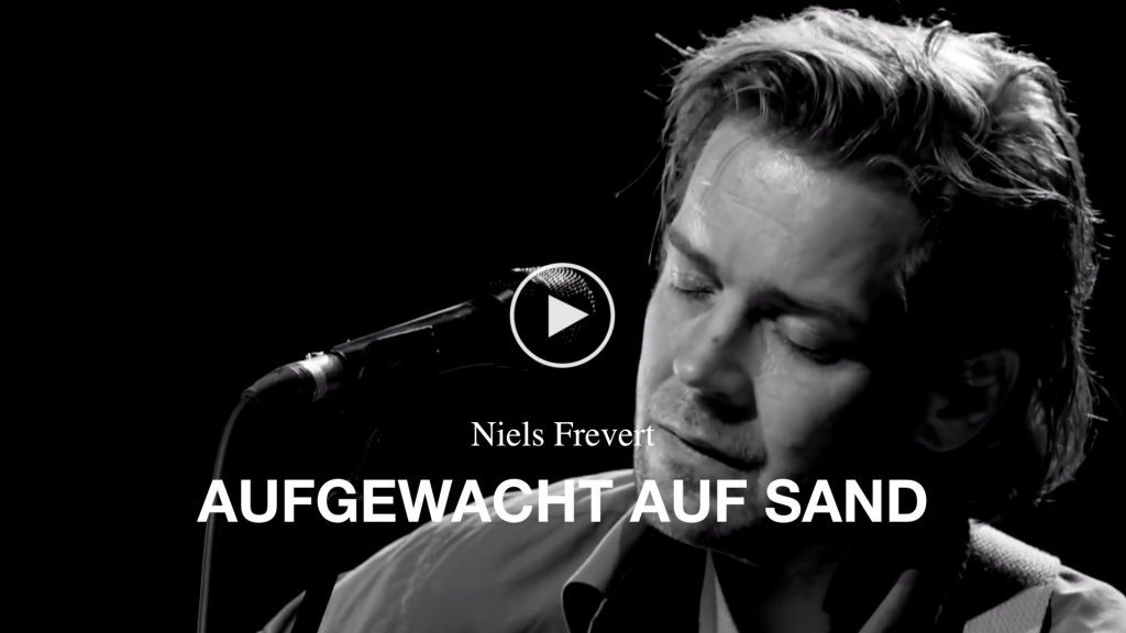 Niels Frevert – Aufgewacht auf Sand